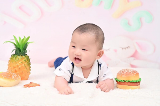 正定宝宝在妈妈肚子里